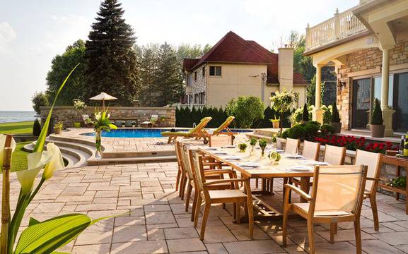 Няколко полезни идеи за стилен вътрешен двор