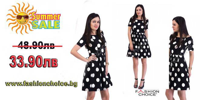 Разкошна черна рокля на бели точки с голи рамене