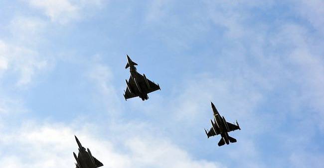 Турция с въздушни удари срещу „Ислямска държава“