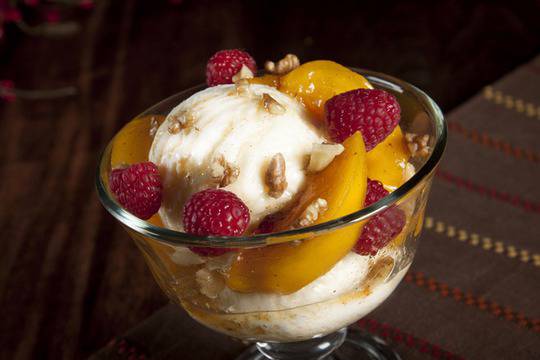 Мелба – идеалният десерт за лятото