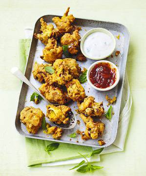 Пикантни пакори от калмари и дип с кокосово кисело мляко