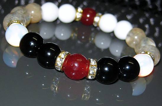 Гривна от естествени камъни Ахат, Оникс и Карнеол