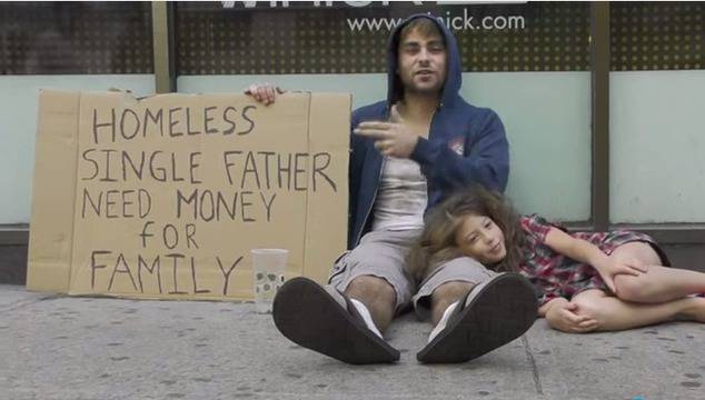 Бездомен наркоман Vs. Бездомен баща (Социален експеримент)