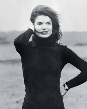 Съвременна интерпретация по гардероба на една легендарна първа дама