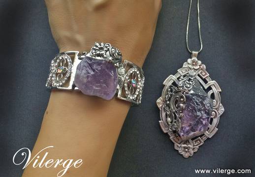 Винтидж бижутерия ВИЛЕРЖЕ представя нова топ колекция бижута Стилни бижута от естествени камъни За жени