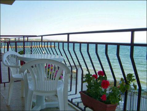 Приятни мигове край брега в Равда