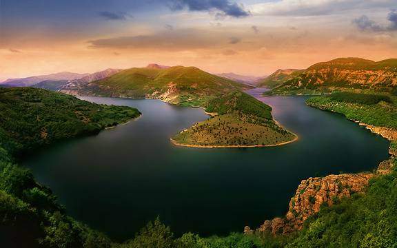 Пет от най¬-впечатляващите язовири в Родопите