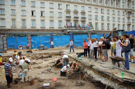 Дворецът на Константин Велики лежи под „Света Неделя”?