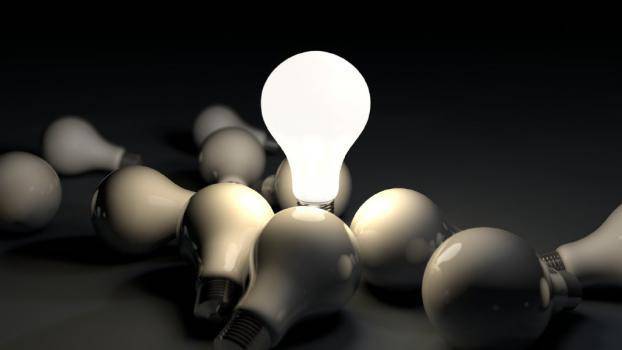 Виц: Колко души от вашата зодия са нужни, за да се смени крушка?