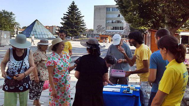 В Каварна осъдиха преследването на Фалун Дафа