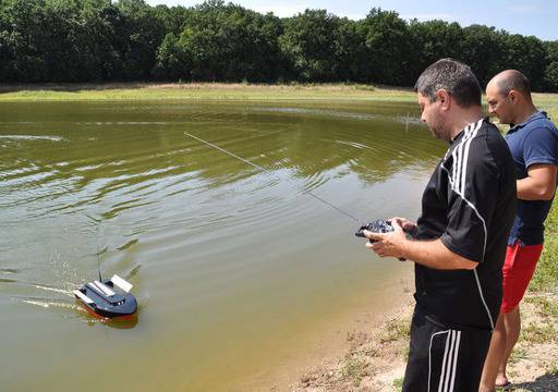 Модерни времена: пуснаха рибарско корабче в Сивата вода