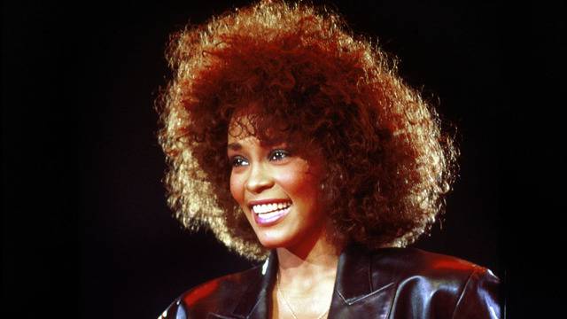 10 песни на Уитни Хюстън, изпълнени от някои от най-известните съвременни артисти