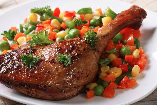 Печени пилешки бутчета с чесън и соев сос