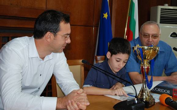 11-годишният Цветан от Бургас стана европейски шампион по шахмат