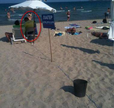 Хотелиер нагло си загради плаж в Китен, пази руснаците от „заразните българи”