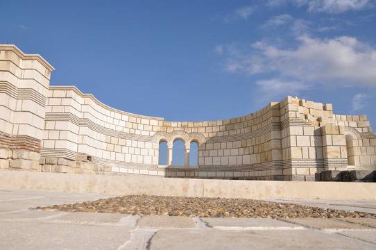 Опасна светена вода