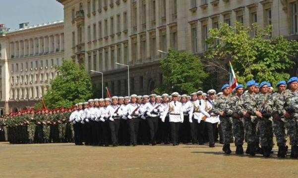 Режат заплатите при пенсиониране за военни и полицаи
