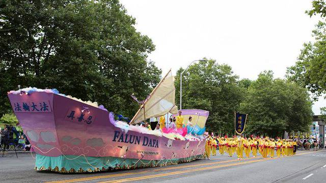 Платформа на Фалун Дафа стана фаворит на фестивал в Сиатъл