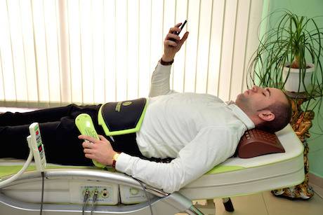 Защо е нужен апаратен масаж на гърба?