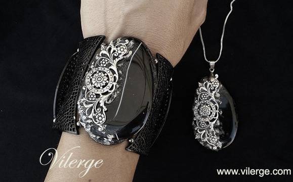 Винтидж колие и гривна с луксозна бижутерия за стилни жени Изискани бижута ВИЛЕРЖЕ© от естествени камъни