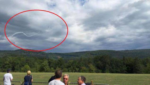 Два самолета се сблъскаха в Швейцария, поне един загинал (видео)