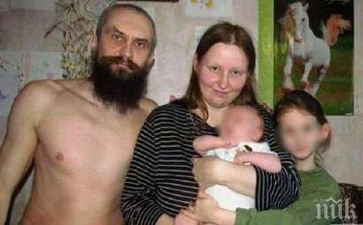 Потресаващо! Родители-извратеняци ходят голи и се сношават пред очите на децата си!