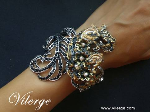 Винтидж гривна от луксозна бижутерия за изискани дами и жени подарък за празник коледа