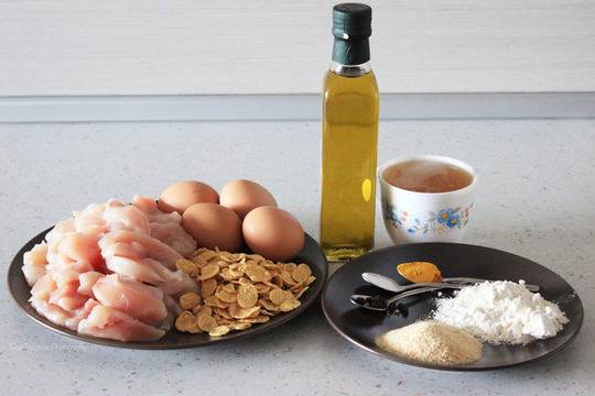 Вкусно у дома с Green Master: панирани пилешки филенца със сос от боровинки