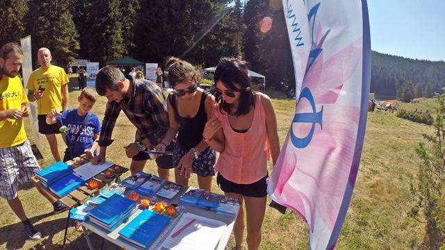 Фалун Дафа спечели стотици сърца на Беглика Фест 2015