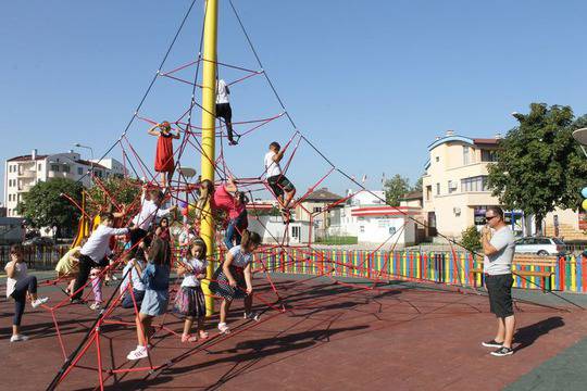 Откриха официално най-новата детска площадка в Димитровград