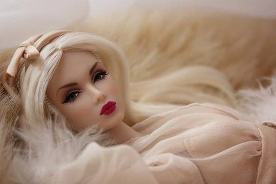 45% младите хора в България консумират порнография редовно, но се започва с кукла Барби