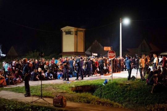 Словенската полиция спря със сълзотворен газ мигранти