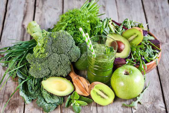 Смути от авокадо, киви и зелена ябълка