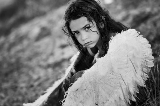 Кой е малкият ангел в новия клип на дует „Авеню“