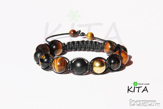 Гривна с естествени камъни Тигрово Око, Оникс и мантра „Ом Мани Падме Хум“