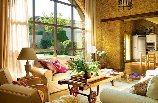 Малка кокетна къща с двор край Барселона