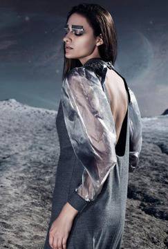 Дизайнерска рокля с гол гръб