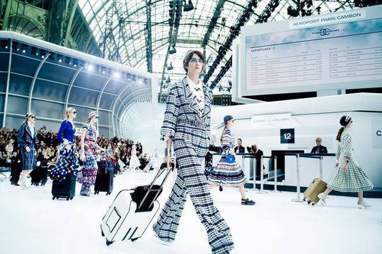 Ревюто на „Шанел“ за пролет-лято 2016