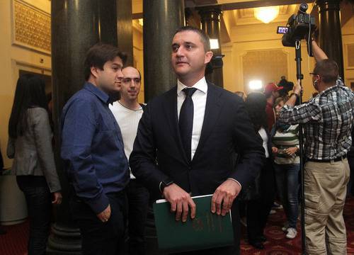 Горанов реже МВР за още 21 милиона лева, обеща повече пари на учителите