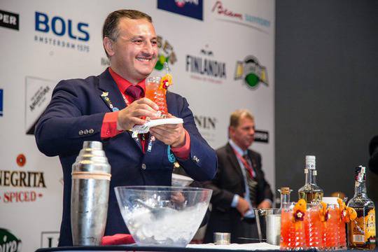 „Розови сълзи“, или Каква е българската рецепта за топкоктейл