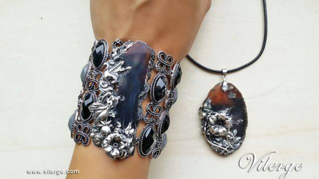 Луксозна бижутерия с естествени камъни нова винтидж колекция с гривни и колиета