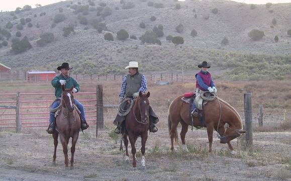 Индианци и каубои разказват за Дивия Запад в Бургас