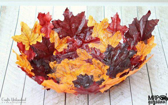 Купа от есенни листа