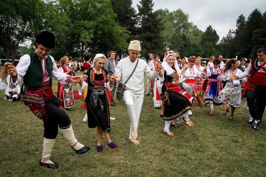 Магията на българската носия