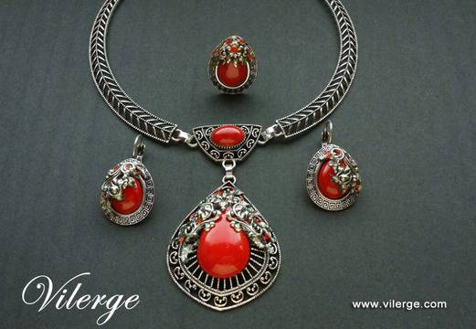 Луксозни комплекти и бижута с естествени камъни за Коледа гривни, колиета и обици