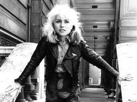 Рокерско яке vs. бомбър