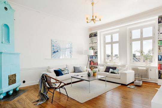 Изискан и просторен бял апартамент