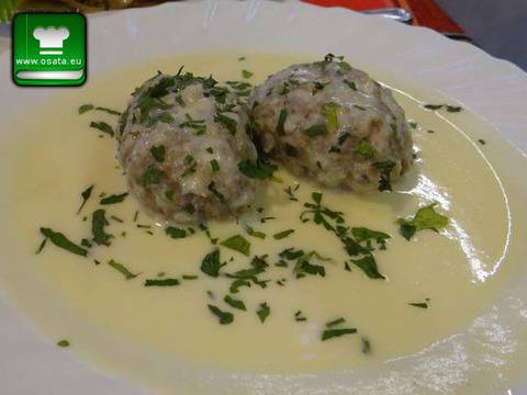 Кюфтета с бял сос (фрикасе)