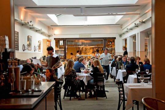 Как ресторантите ни карат да харчим повече