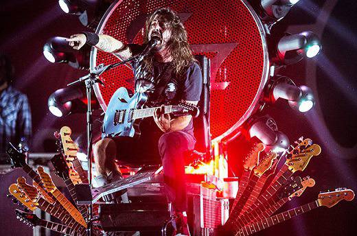 Foo Fighters, поканени от 1000 души, свириха в Италия